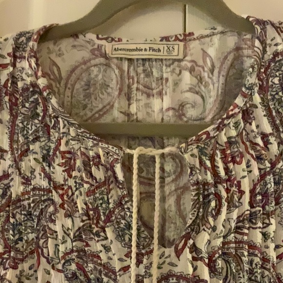 Paisley Three-Quarter Sleeve, Tie Neck Blouse-A&F - Picture 3 of 7